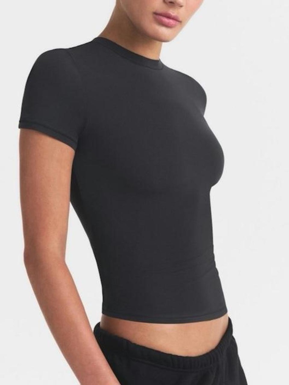 SKIMS Fits Everybody Short Sleeves Tee in Black — Size L